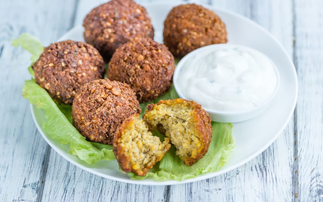 KICHERERBSEN BÄLLCHEN MIT TSATSIKI